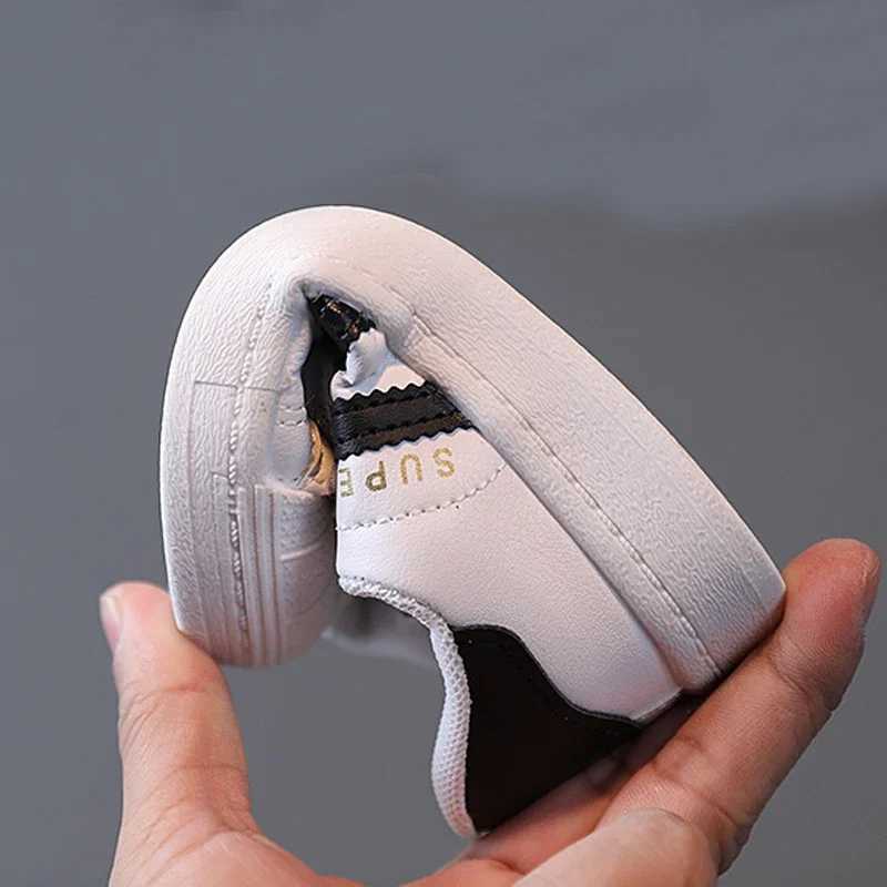 Childrens sports shoes childrens fashion design white anti slip casual shoes boys and girls hook breathable sports shoes childrens outdoor shoes M2503