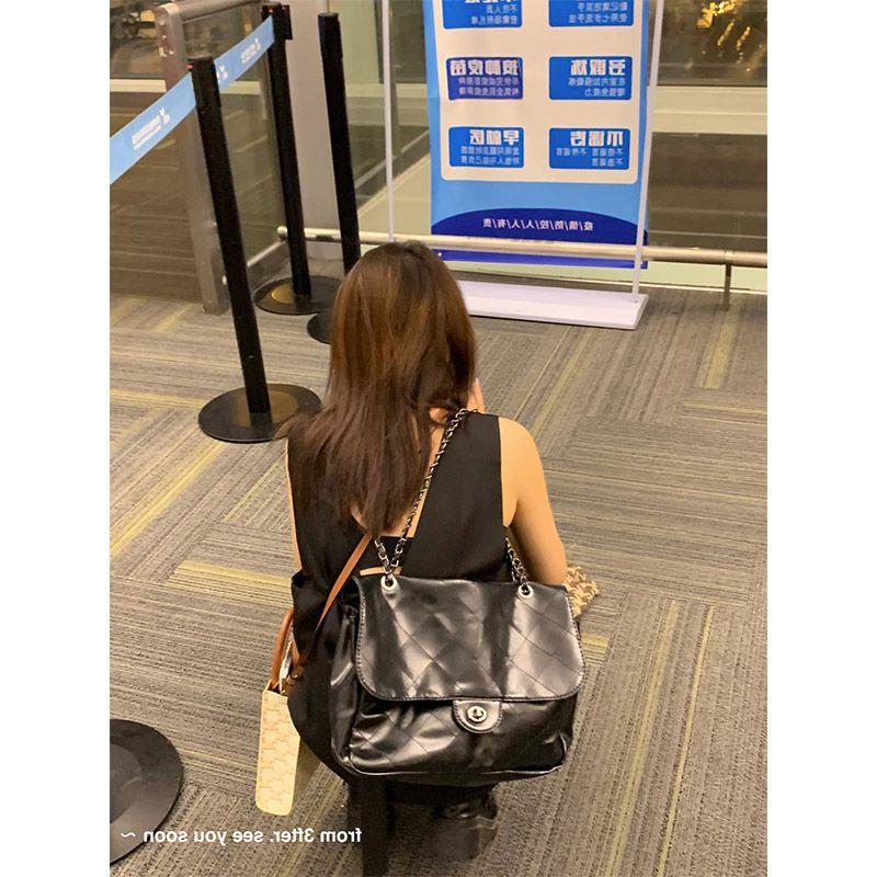 Fashionable High-Quality Black Shoulder Bag with Extra Large Capacity for Everyday Use
