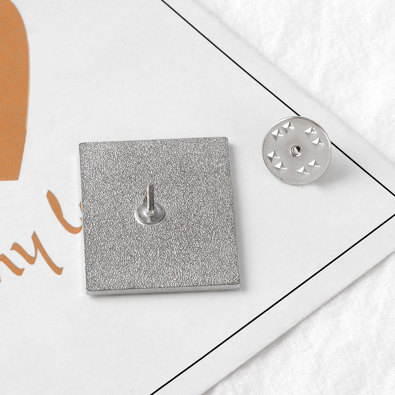 European Popular Enamel Letter Brooch Pins for Men Women IF YOU CAN READ THIS YOU ARE TOO CLOSE Brooches Badge Collar Jewelry Gift