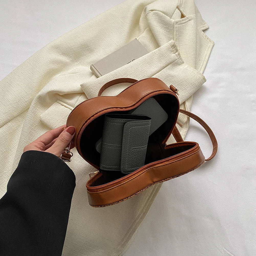 Love Heart Shaped Straw Bag for Women Shoulder Messenger Bags Luxury Designer Handbag Tote Summer Beach Vacation Bolsas 2023 R250312