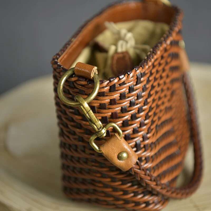 Autumn And Winter New Crossbody Leather Japanese Small Square Retro Hand-Woven Personalized Women's Bag