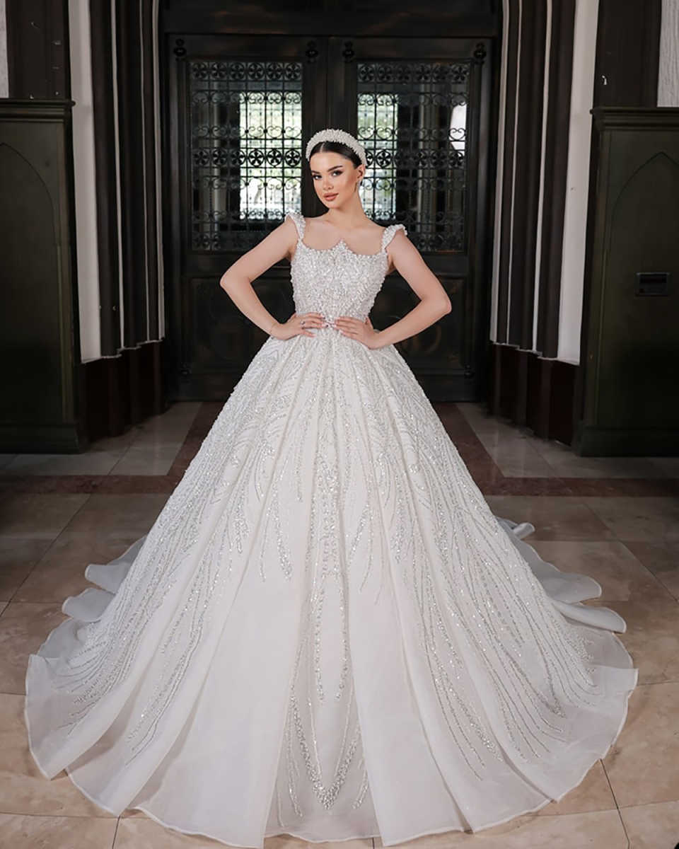 A e Women Wedding Sheer Neck Sleeveless Bridal Gowns Pearls Beaded Lace Sweep Train Dress Custom Made