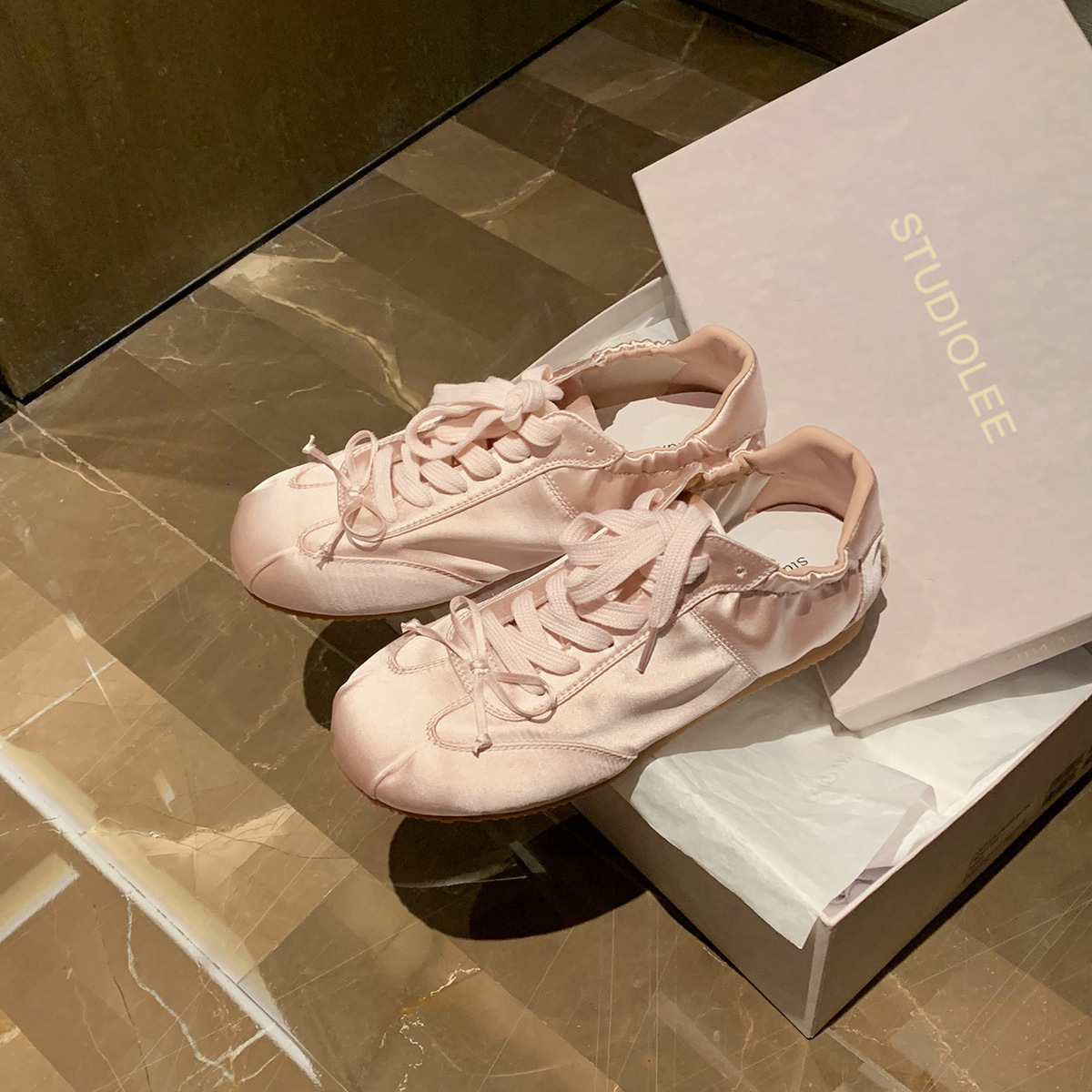2025 New Ballet Style Sweet Girl Designer Trendy Fashion Round Head Satin Sports Board Shoes Bow Casual Moral Cultivation