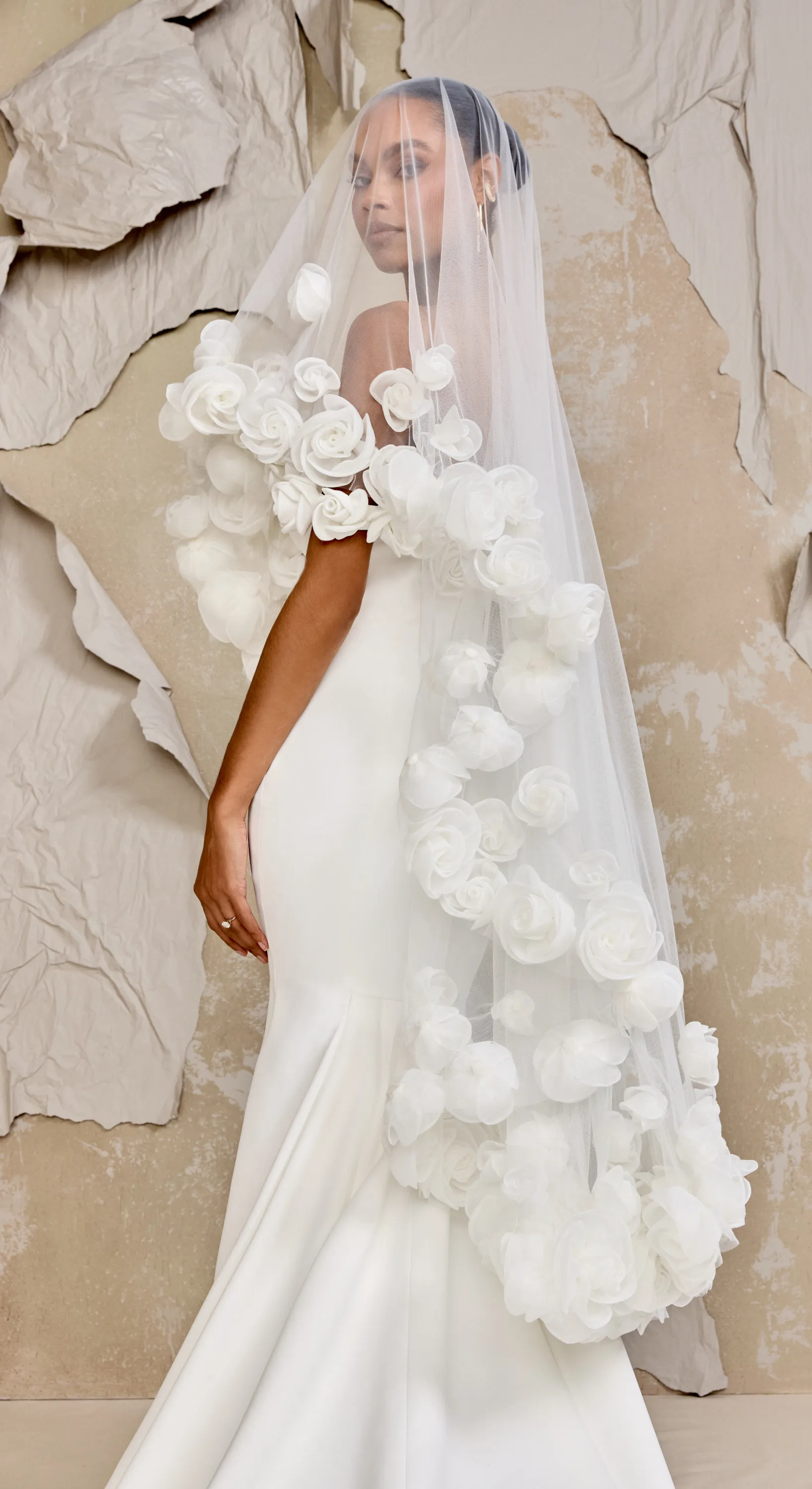 Simple Wedding Veil Handmade Flowers 2M Long Special Cut Royal Bridal Veil with Comb Veil White Ivory Bride Wedding Accessories Princess Customized