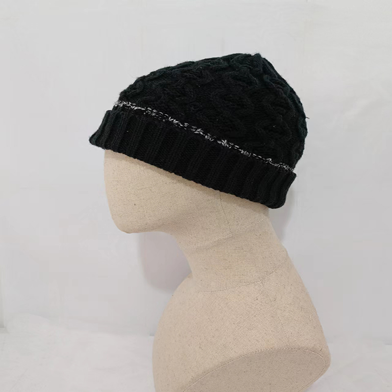 High-Quality Brimless Knitted Beanie for Men and Women Durable Fabric with Multiple Color Options