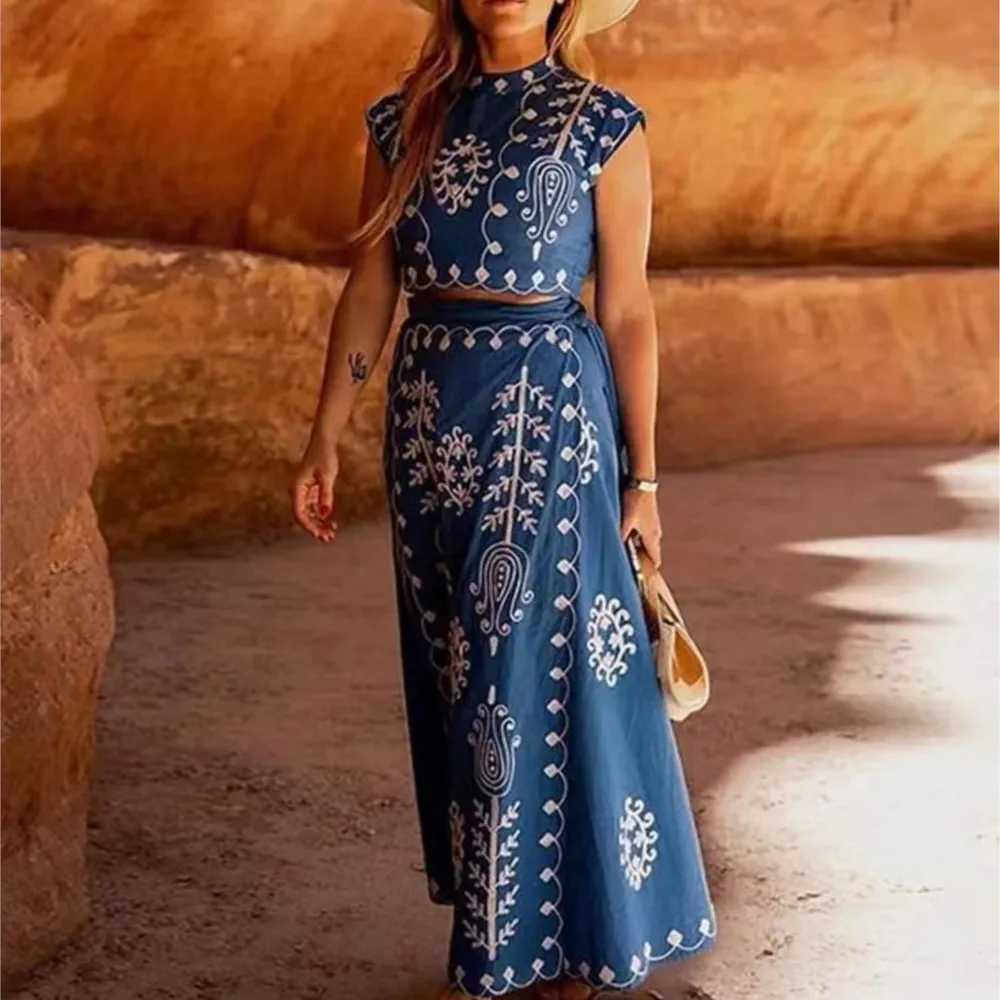 Two Piece Dress 2025 Boho Vintage Print Top Skirt Suit Embroidered Two Piece Set Shoulder Padded Crop Top Lace Up Skirt Suit Beach Holiday Dr Y250315R