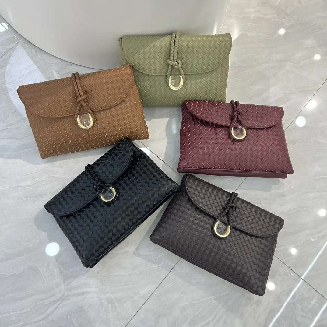 Home Cow Woven Genuine Leather Women's Bag Small Red Book Bloggers Same Style Handheld Evening Banquet Flip Single Sho