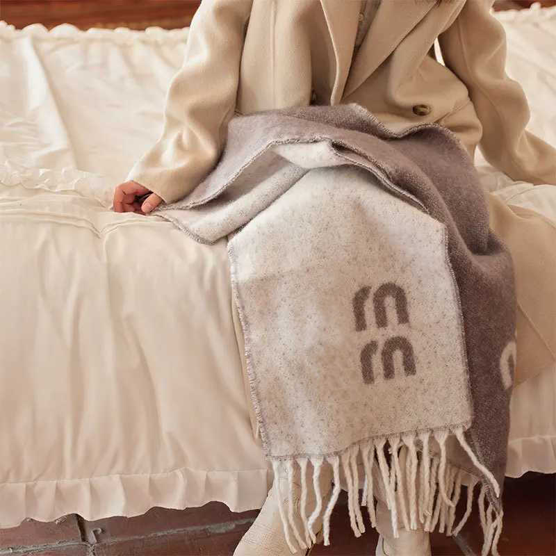Scarves 2025 Winter New Jacquard Double sided Two tone Mixed Color Womens Scarf with Wool Mix Simple Warm H250313 K2BM