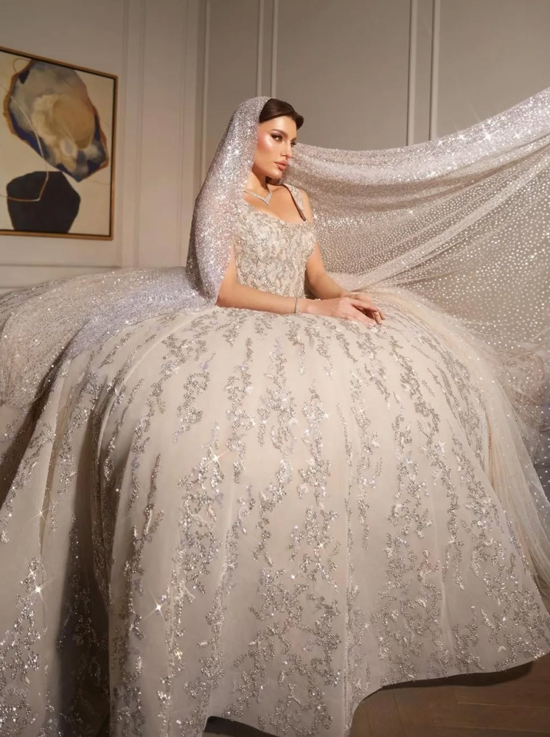 Gorgeous Ball Gown Wedding Dress Jewel Neck Sleeveless Bridal Gowns Sequins Appliques Sweep Train Dresses Custom Made vestidos de novia