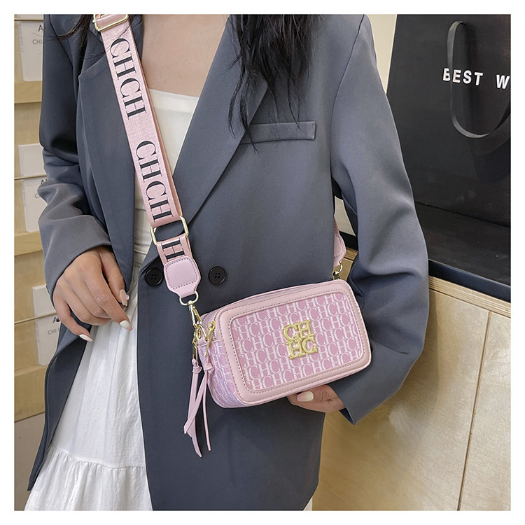 Free Shipping New Designer Bag, Summer Popular Urban Minimalist Small Bag Fashionable High-quality Women's Shoulder Crossbody Bag Wallet
