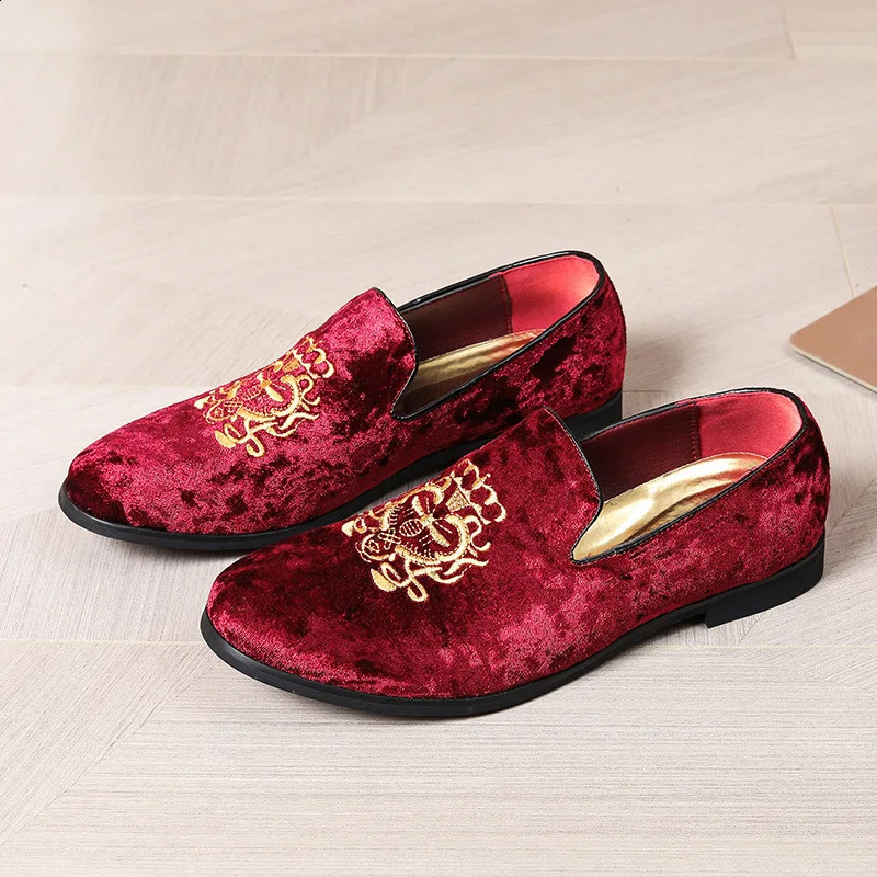 Suede Leather Shoes Men Big Size Wedding Dress Shoes er Embroidery Loafers High Quality Oxford Men Flat Party Shoes 250313