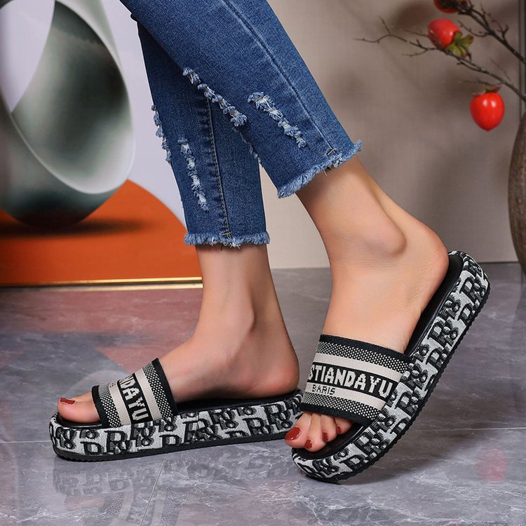 Hot new free shipping designer slippers for womens flat slippers black beige grey Spring new style thick soled height increasing sandals for external 