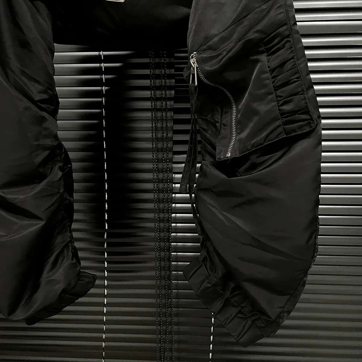 Autumn New Niche Design Black Shoulder Vest Women's Leather Flight Plane Style Cropped Jacket Crew Neck Pattern