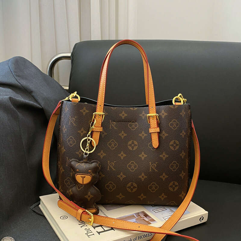 High end women's 2025 new versatile classic atmospheric shoulder casual large capacity tote bag handbag