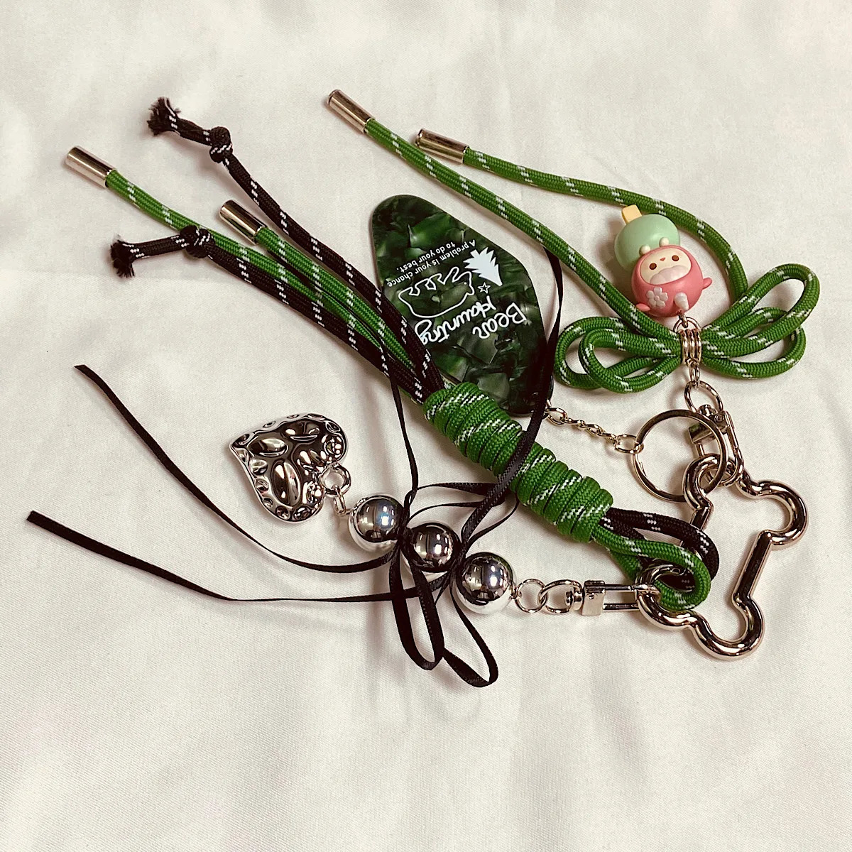Bag pendant cartoon bag buckle retro rope bracelet bow love versatile bag accessories keychain gift 250311