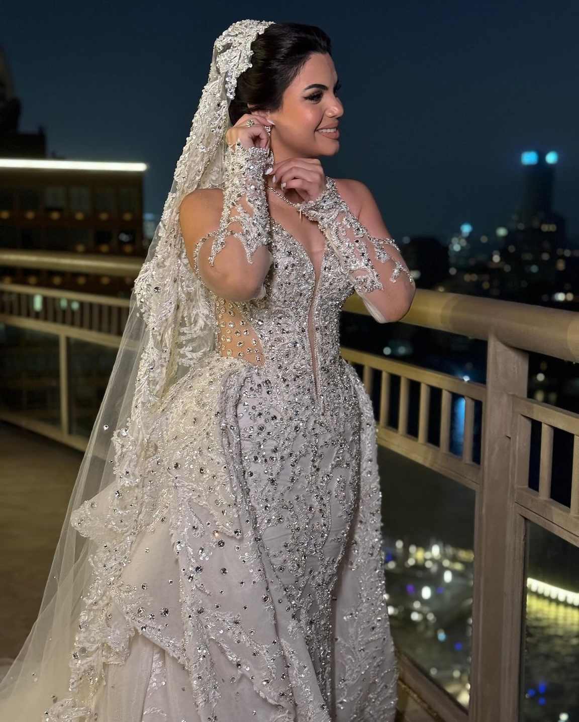 Fashion Mermaid Wedding Dress V Neck Removable Sleeves Bridal Gowns Sequins Crystal Appliques Detachable Train Dresses Custom Made vestidos de novia