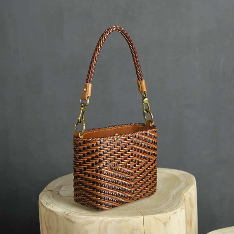 Autumn And Winter New Crossbody Leather Japanese Small Square Retro Hand-Woven Personalized Women's Bag