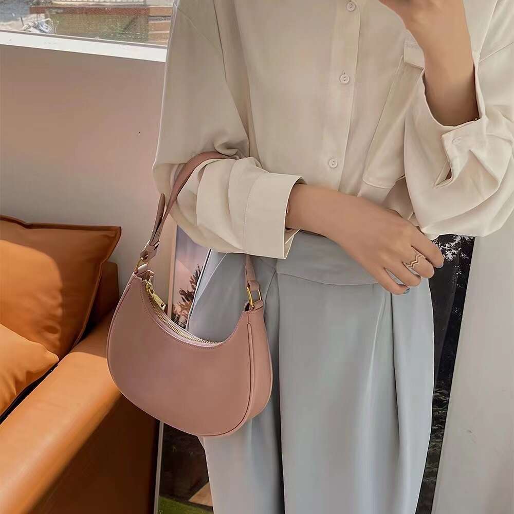 Underarm summer single shoulder hand-held, niche design, French stick 2024 new crescent ins women's bag, high-end feel