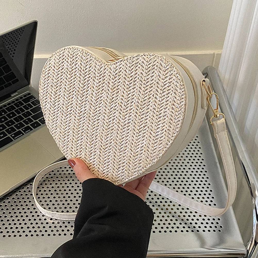 Love Heart Shaped Straw Bag for Women Shoulder Messenger Bags Luxury Designer Handbag Tote Summer Beach Vacation Bolsas 2023 R250312