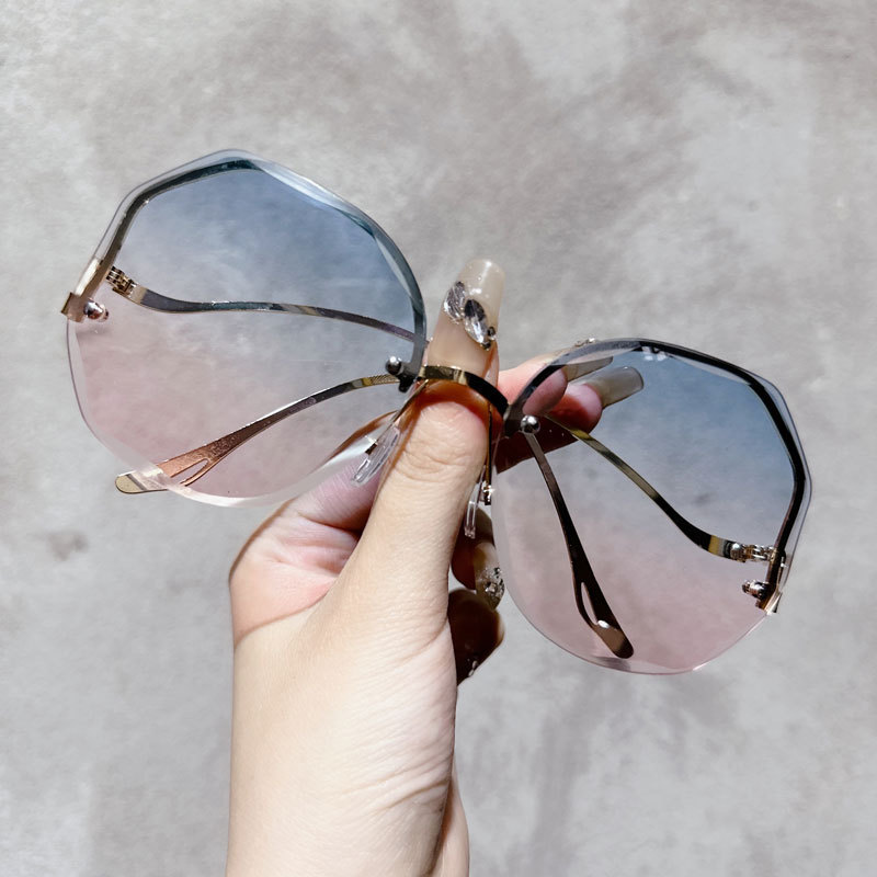 Free shipping 2025 new women large frame sunglasses sun protection daily outfit blue pink purple gray fashionable