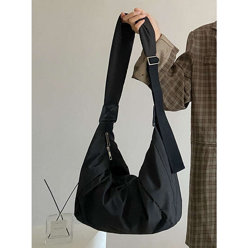 New Korean niche Instagram lightweight nylon fabric single shoulder crossbody bag for women's versatile commuting original style dumplings