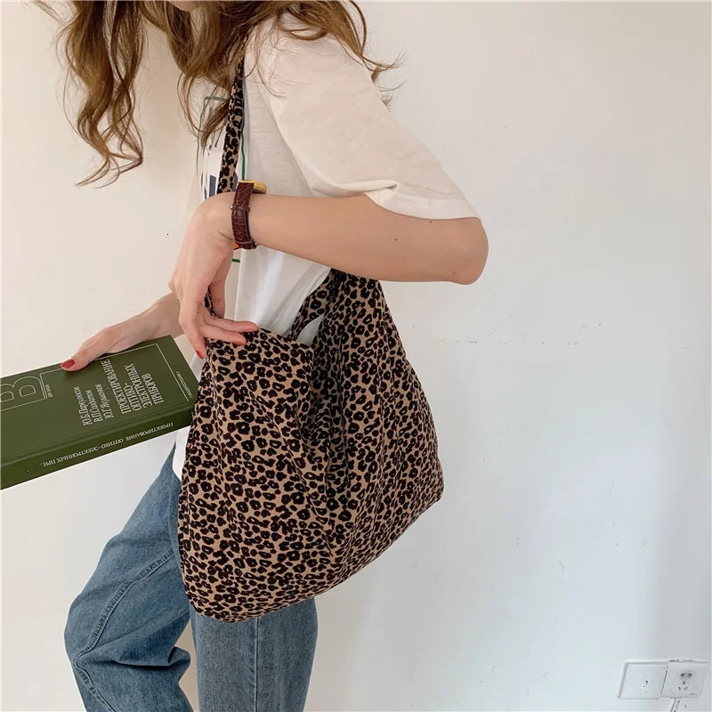 Japanese and Korean Ins Modern Small Leopard Print Messenger Bag Single Shoulder Canvas Bag for Female Student R250312