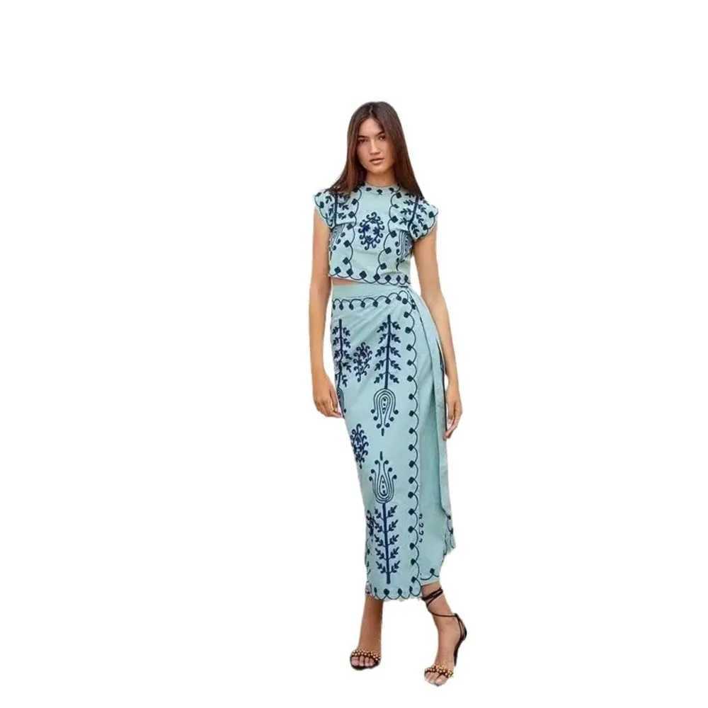 Two Piece Dress 2025 Boho Vintage Print Top Skirt Suit Embroidered Two Piece Set Shoulder Padded Crop Top Lace Up Skirt Suit Beach Holiday Dr Y250315R