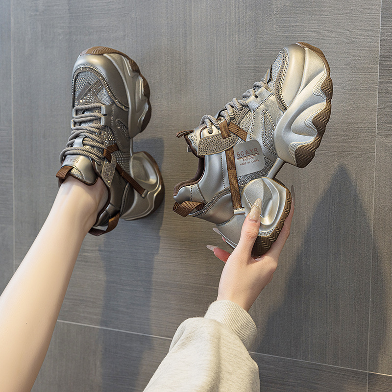 High Quality Light Luxury Women s Sports Shoes For Spring And Summer 2025 New Fashion Designer Trend Board Shoes Sponge Cake Thick Soled Casual Runnin