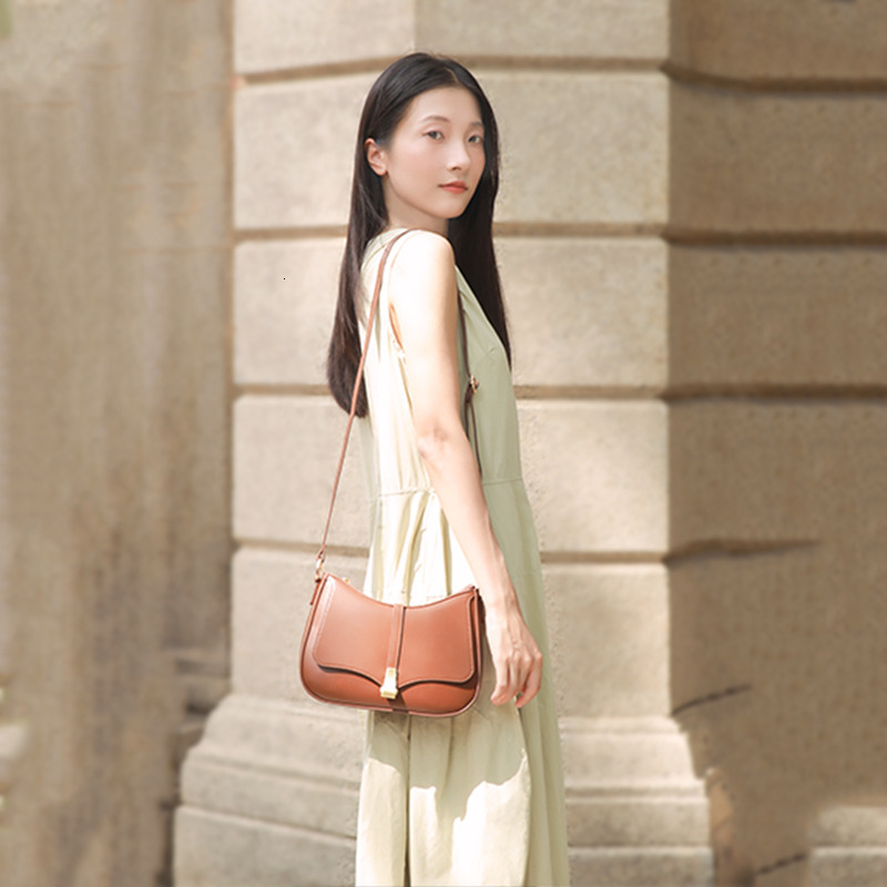 Spring And Summer Fashionable Women's Bags, Niche 2023 Western Style Shoulder Bag, French Stick Underarm Bag