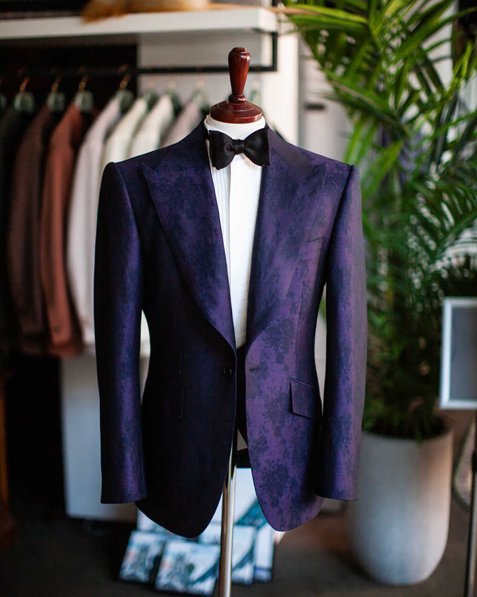 Gorgeous Wedding Tuxedos One Button Jacquard Men Suit Peaked Lapel 2 Piece Set Jacket Vest Groom Business Blazers Customized