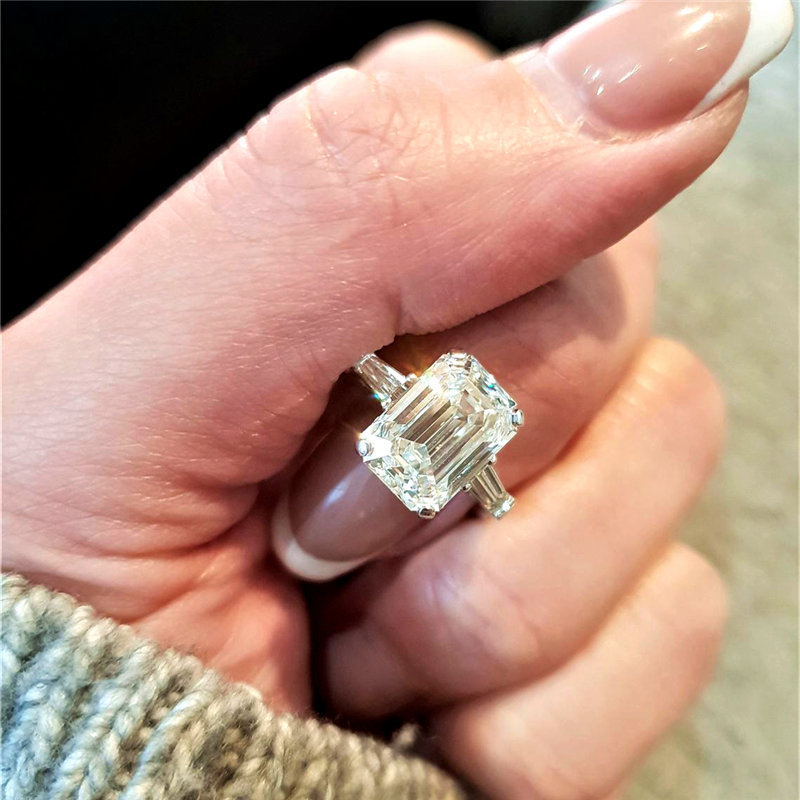 Jewelry Solid Gold Ring For Women 3.0 Carat Emerald Cut Lab Grown Diamond IGI Certificate Trapezium 3 Stones Womens Engagement Ring