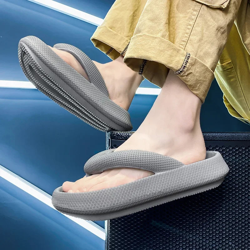 2024 Summer Mens Beach Slippers Thick Platform Sandals Casual Shoes Bath Non slip 250304