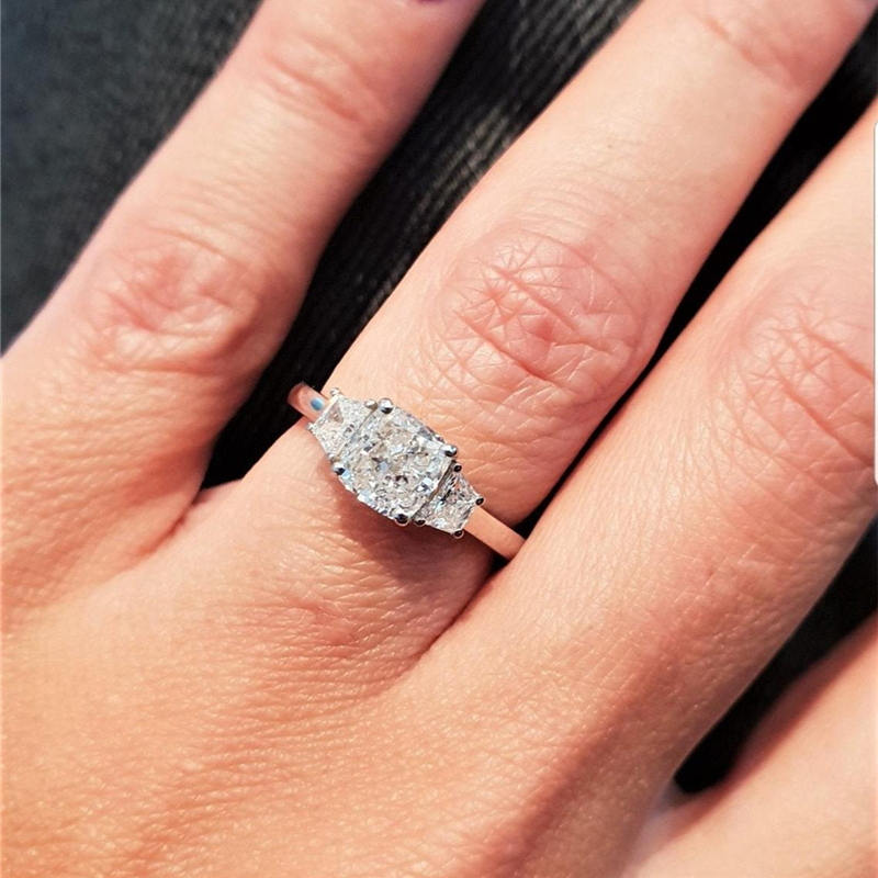 18K Solid White Gold 1.0ct Cushion Cut Trapeziod Cut Luxuery Fashion Lab Grown Diamond Engagement Ring For Women