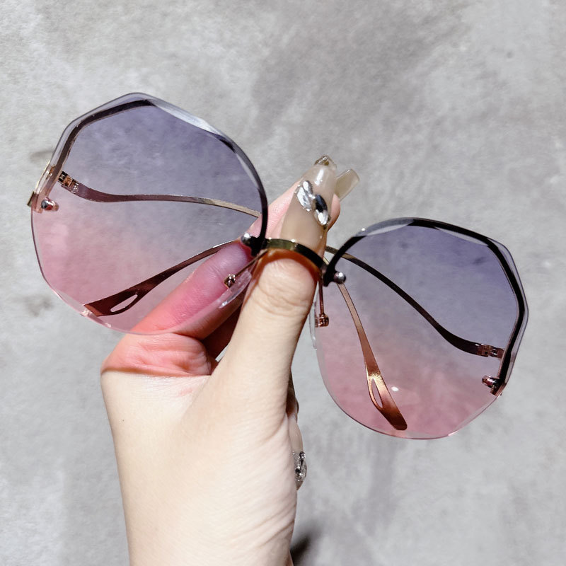 Free shipping 2025 new women large frame sunglasses sun protection daily outfit blue pink purple gray fashionable