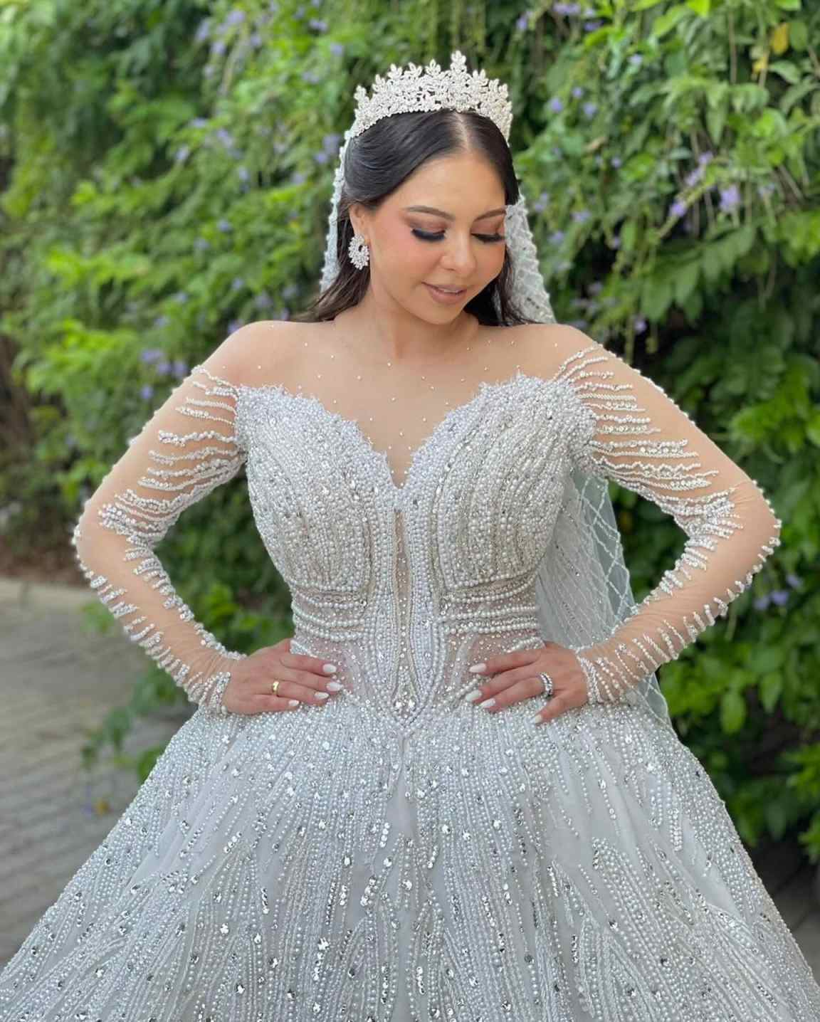 Classic A e Women Wedding Sheer Neck Long Sleeves Bridal Gowns Sequins Pearls Crystal Sweep Train Dress Custom Made