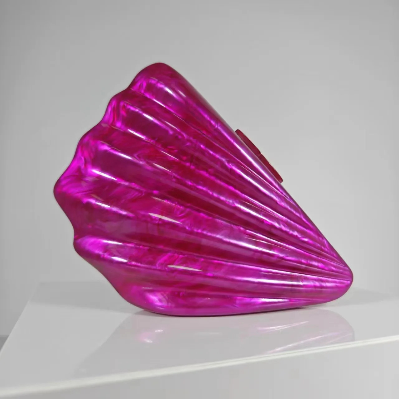 2024 Womens European and American Shoulder Oblique Span Bag Fan Shell Acrylic Bag Fashion Wedding Dinner Clutch Bag 250305