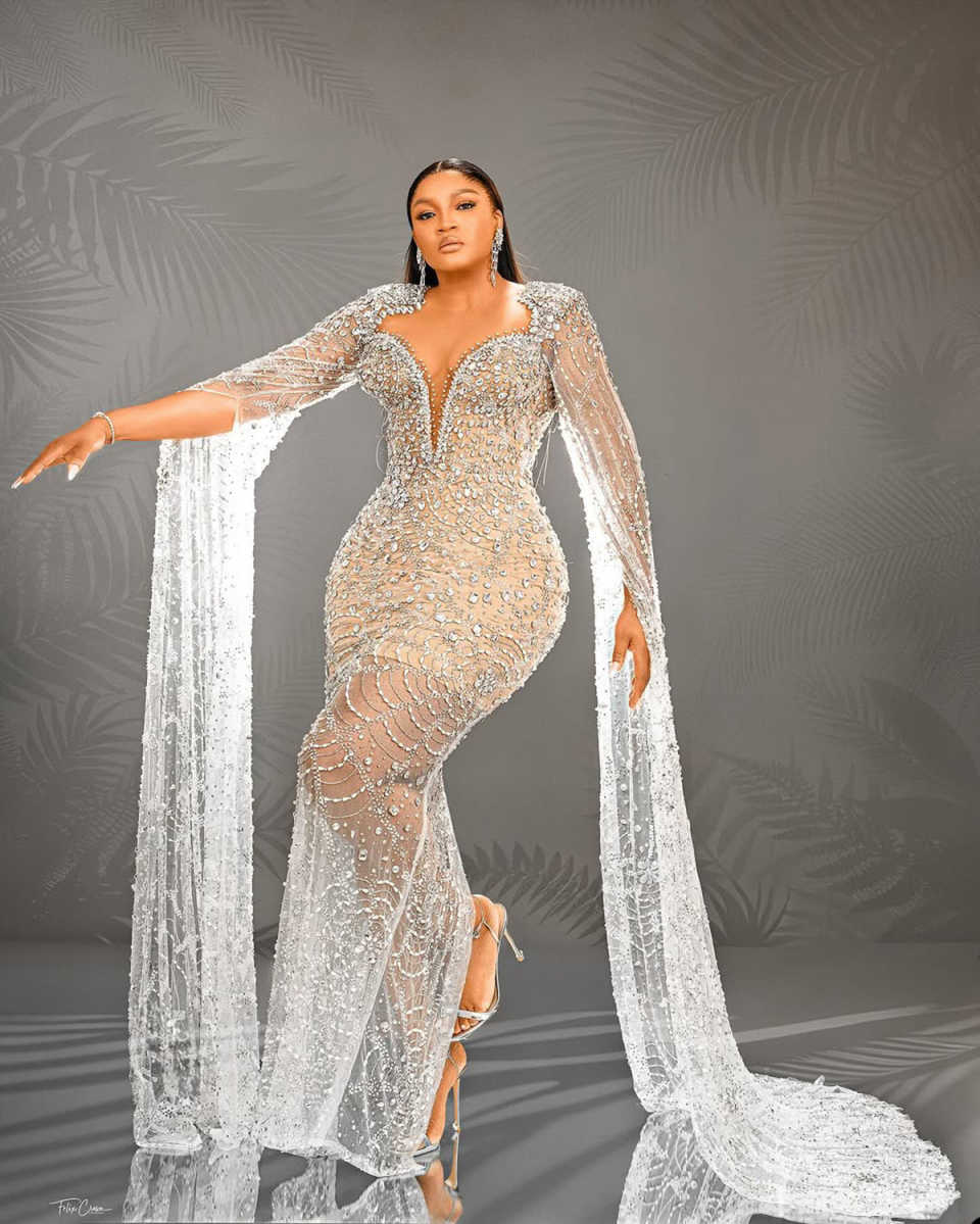 Gorgeous Mermaid Evening Dresses For Women Sheer Neck Long Sleeves Gown Sequins Crystal Sweep Train Party Customized Dress