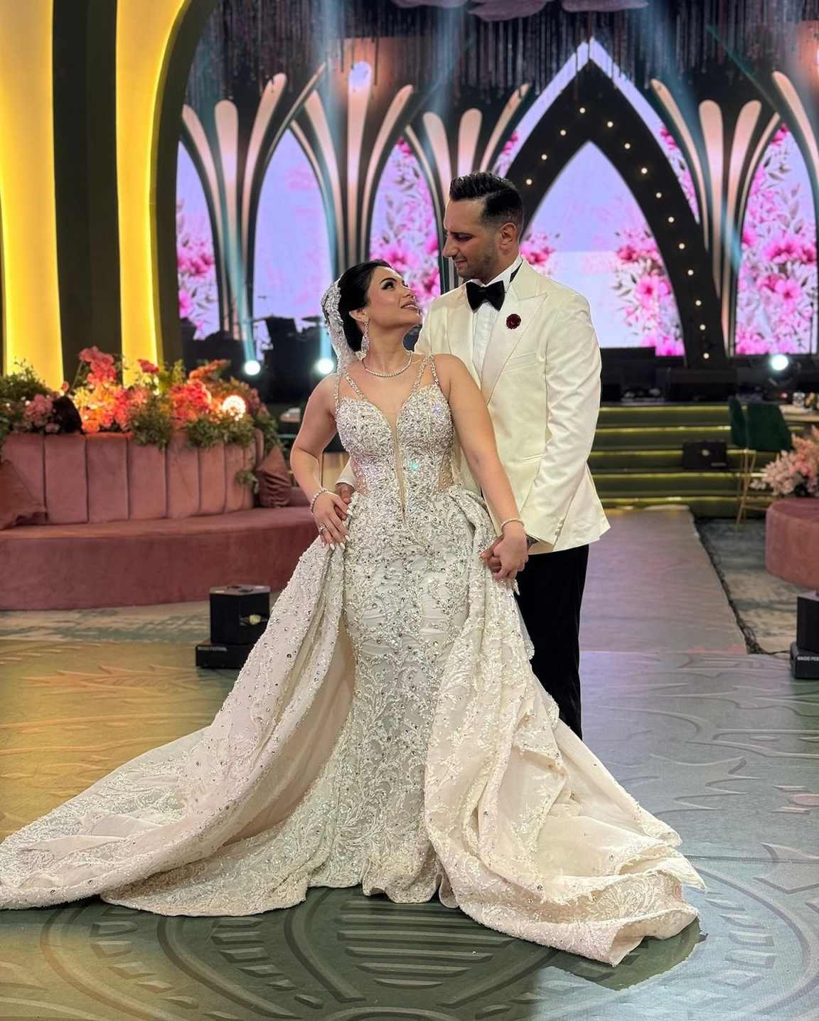 Fashion Mermaid Wedding Dress V Neck Removable Sleeves Bridal Gowns Sequins Crystal Appliques Detachable Train Dresses Custom Made vestidos de novia