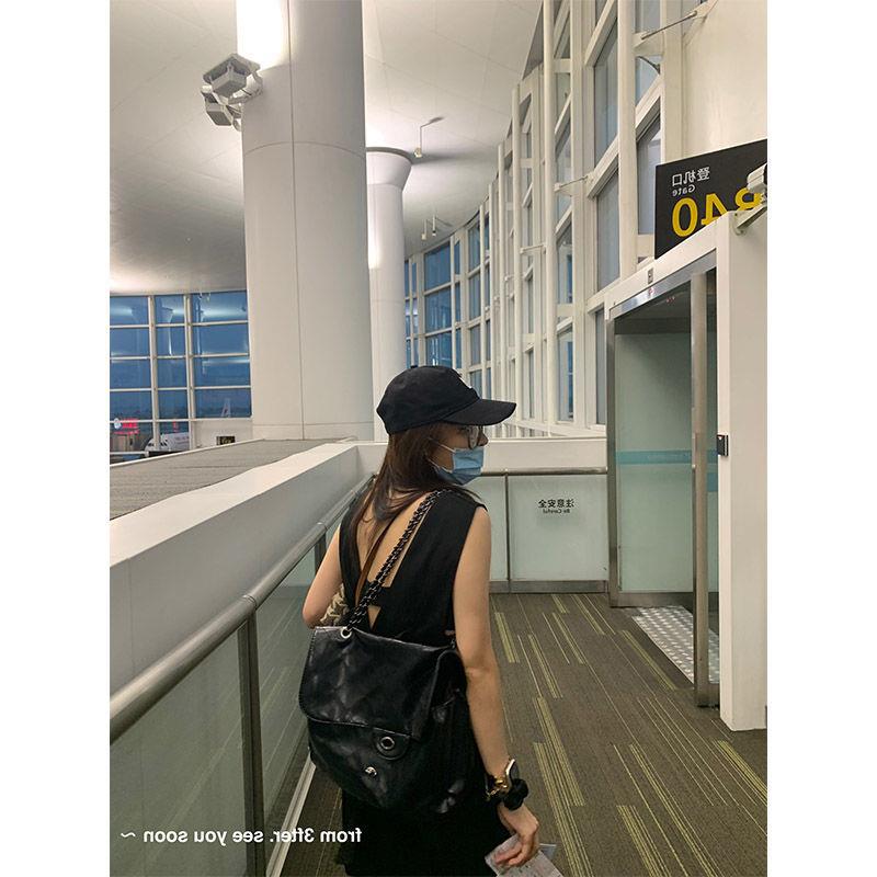 Fashionable High-Quality Black Shoulder Bag with Extra Large Capacity for Everyday Use