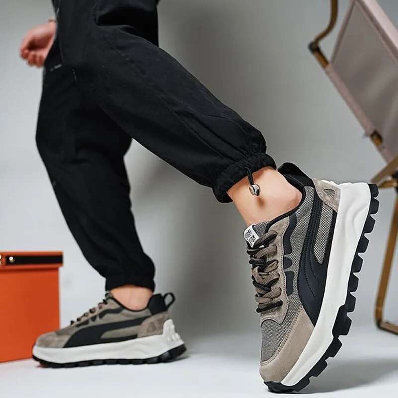 Soft Bottom Fashionable Casual Sport Shoes Men Outdoor Running Comfortable Breathable Sneakers Size 39-44