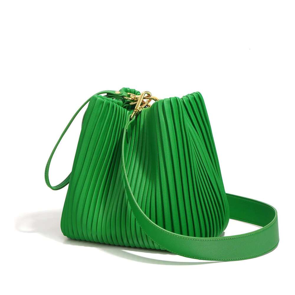 Women's Bags Women's Bags Fold Tote Pack Ladies Bucket Fashion Women Large Capacity Shoulder Girls Spring Summer New Pleated Split Leather B