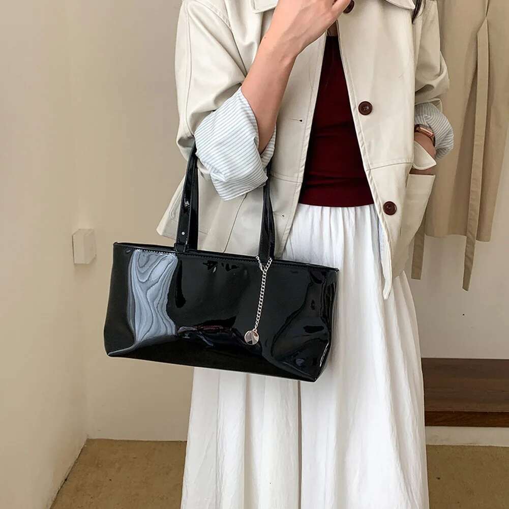 Women Patent Leather Large Capacity Simple Casual Tote Handbag Ladies Commute Bag