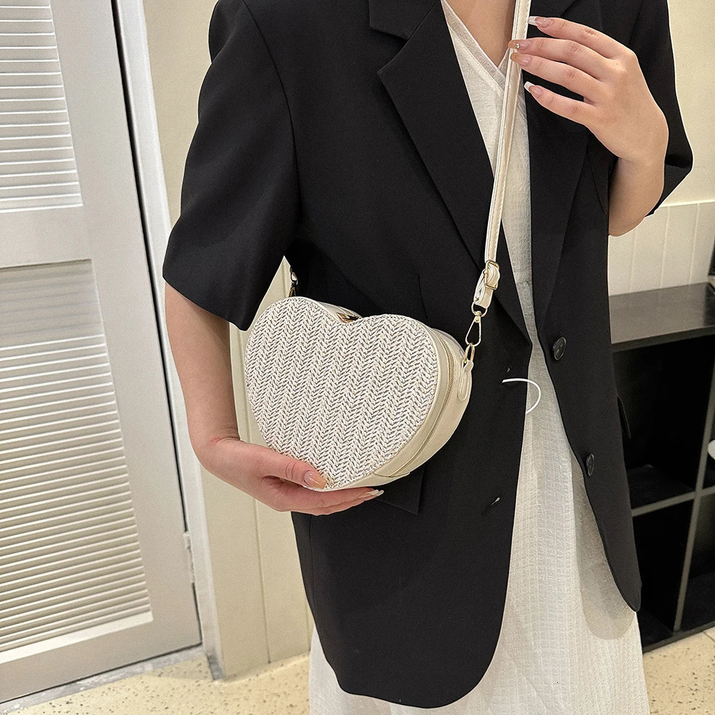 Love Heart Shaped Straw Bag for Women Shoulder Messenger Bags Luxury Designer Handbag Tote Summer Beach Vacation Bolsas 2023 R250312