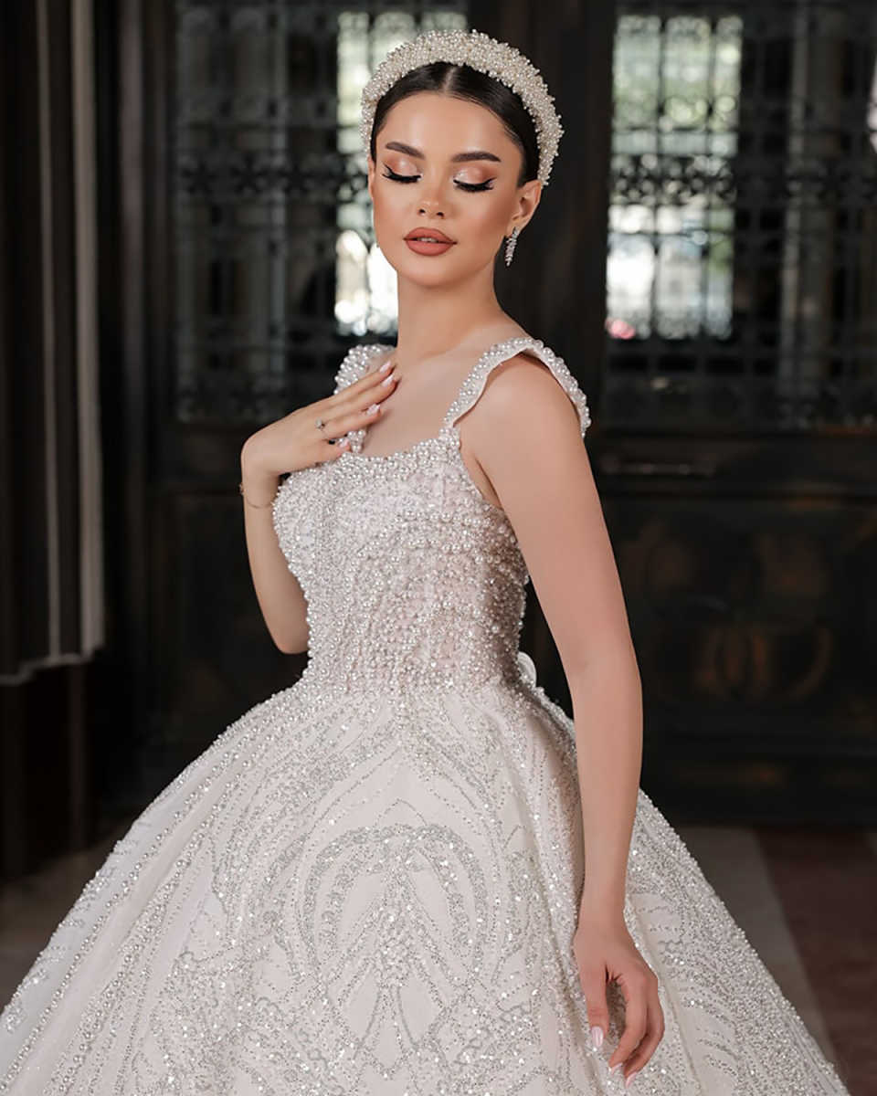 A e Women Wedding Sheer Neck Sleeveless Bridal Gowns Pearls Beaded Lace Sweep Train Dress Custom Made
