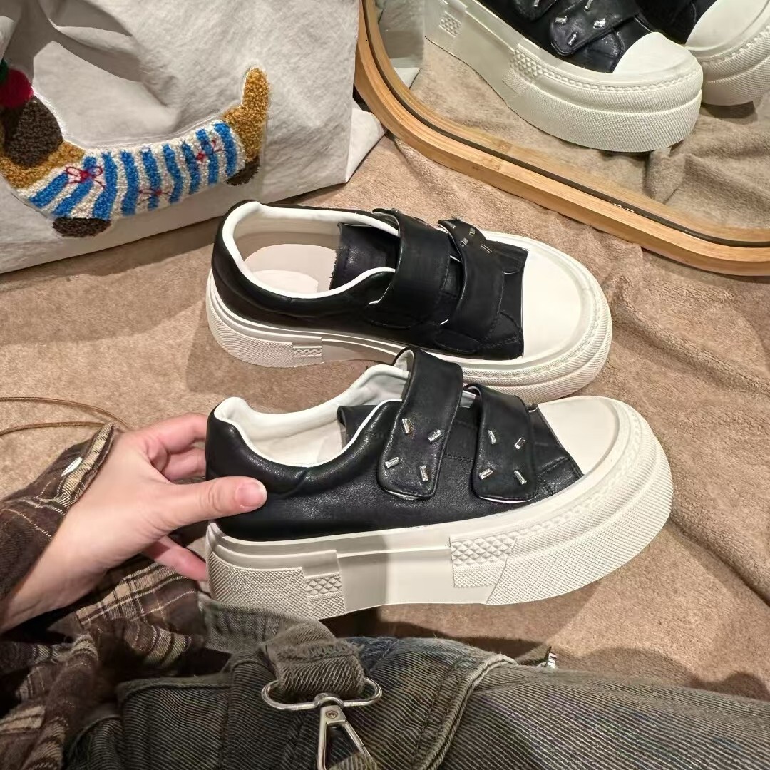 Top Layer Cowhide Thick Sole Solid Color White Shoes 2025 New Fashion Designer Trend Board Shoes Multifunctional Women s Casual Light Luxury Versatile