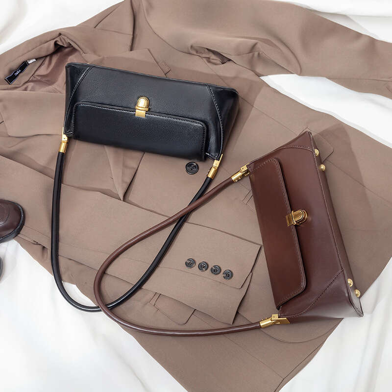 High end handbag with stylish texture, featuring a French stick and underarm bag. The 2025 new versatile single shoulder box bag is trendy