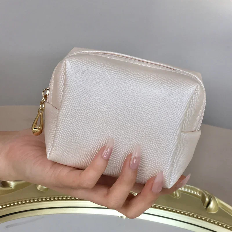 Womens Cosmetic Bags Mini Beautiful Jewelry Bags Fashion Storage Bags Outdoor Convenient Portable Cosmetic Bag R250312