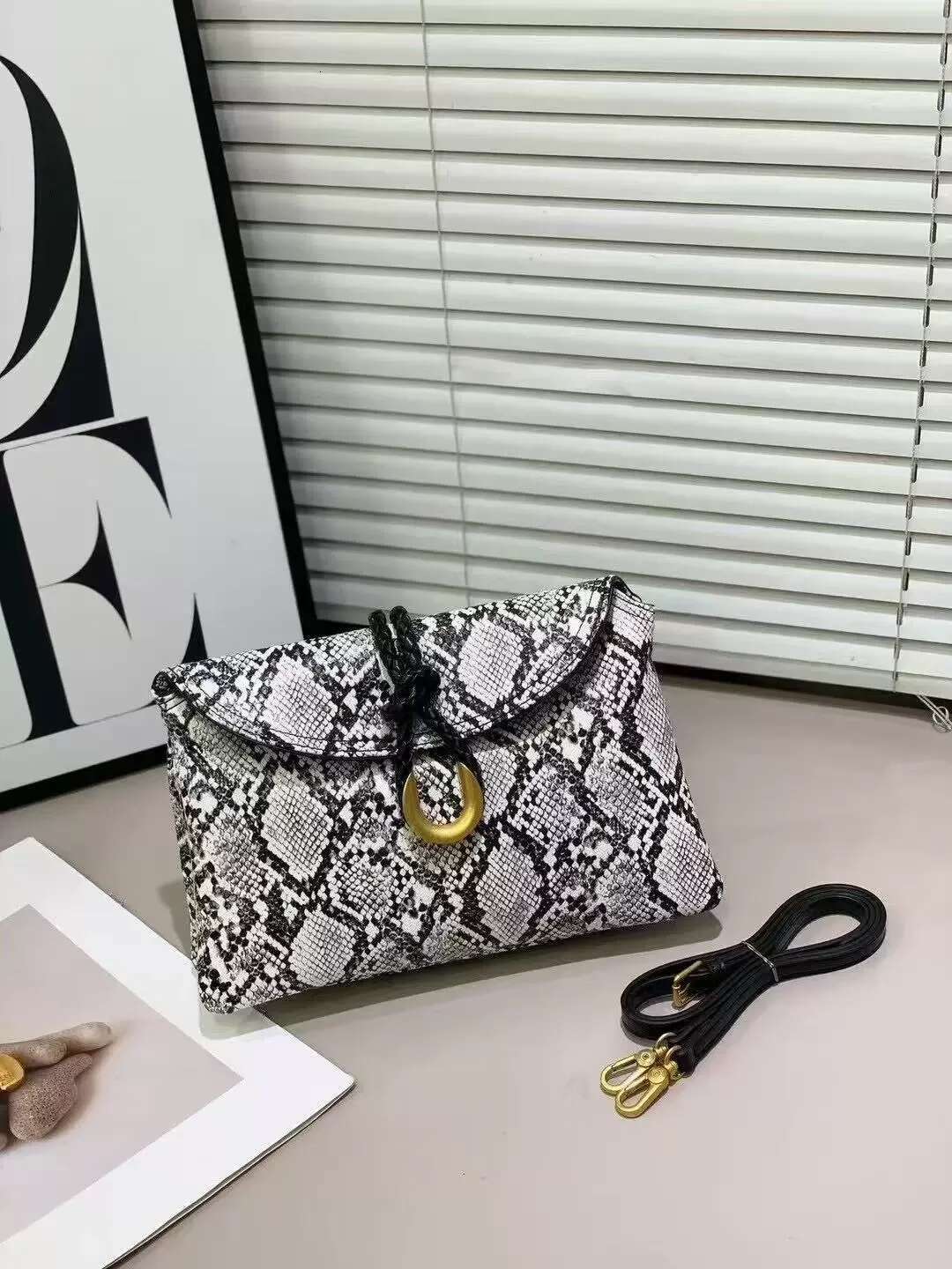 Women's Woven Metal Button Handheld Banquet Ins Pu Postman Fashion Ladies Party Shoulder Crossbody Bag Female