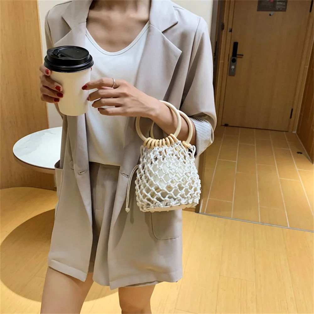 New Summer Straw Woven Beach Bag Rattan Ladies Purses Handbag Wrist Pack Women Handle Female Bucket Tote Bags Knit Travel Bags R250312