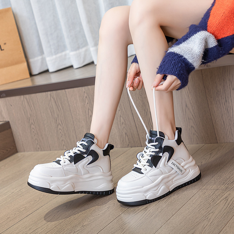 Light Luxury Women s Casual Shoes 2025 Spring And Summer New Fashion Designer High quality Leather Classic Board Shoes Outdoor Casual Sports Shoes Ska